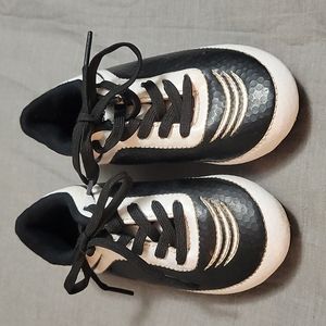 Little boy soccer cleats sz 8